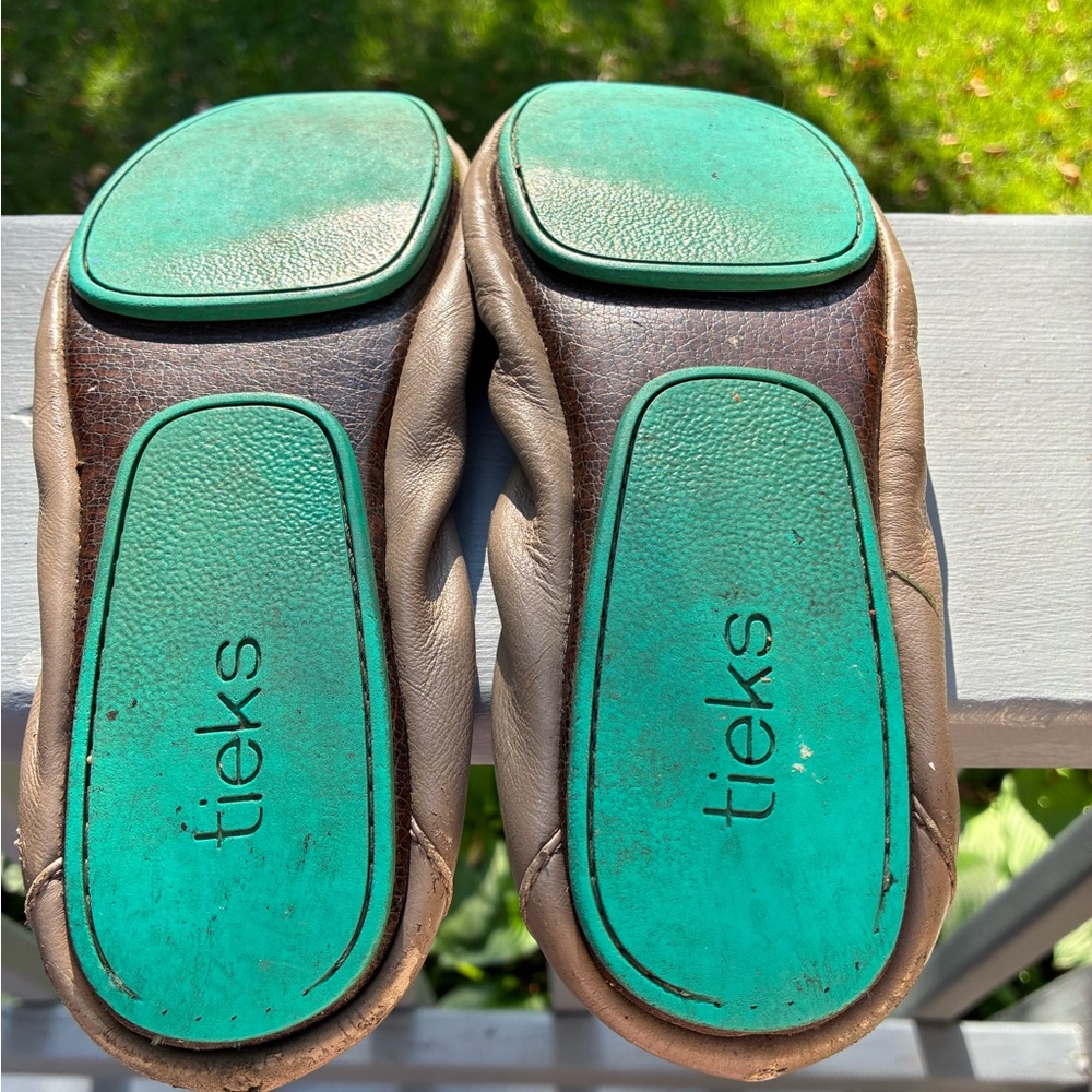 Tieks by Gavrieli Taupe Flats, Size 8 in fair condition - Picture 3 of 8